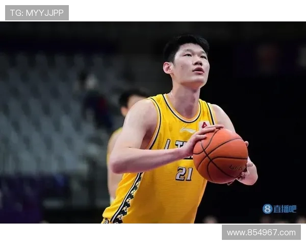 孙铭徽半场高效表现得到6分1篮板5助攻展现全能助攻能力